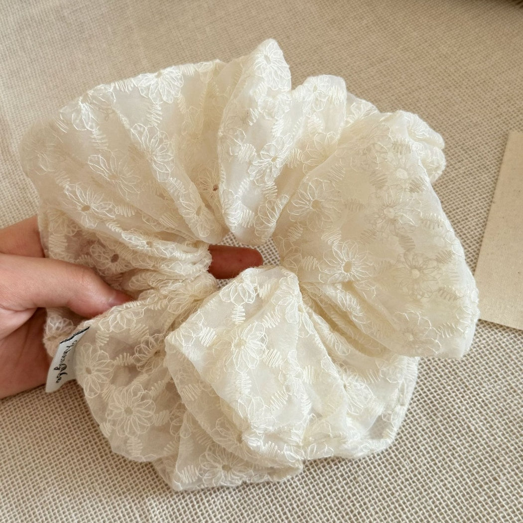Gifty - Floral Lace Ponytail and Bun Scrunchie