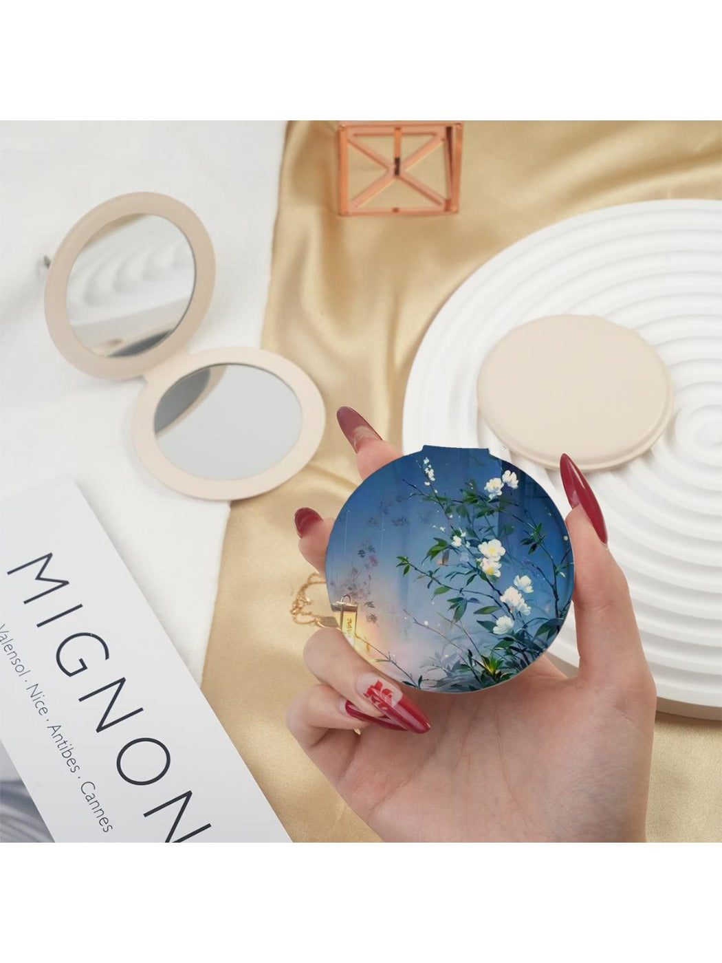 Mirroray - Vintage Scenery Patterned Round Compact Mirror