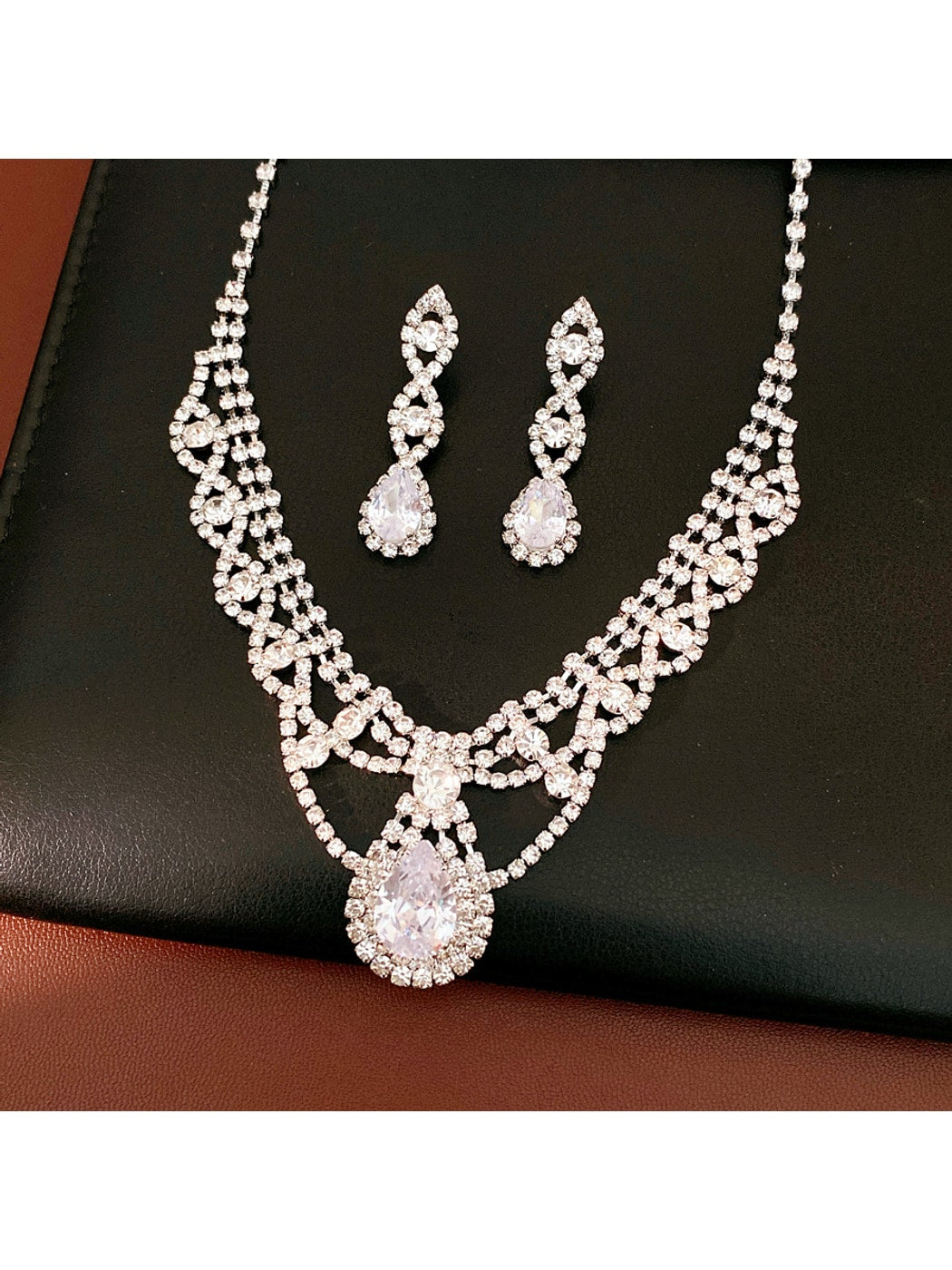 Nozari - Vintage Water Drop Necklace and Earrings Set
