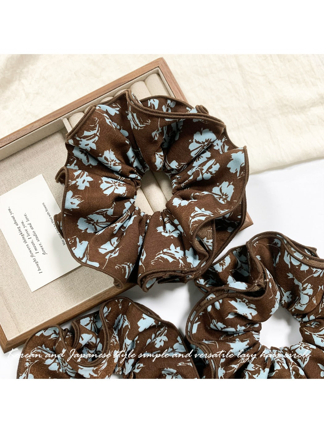 Gifty - Retro Blue Floral Scrunchie