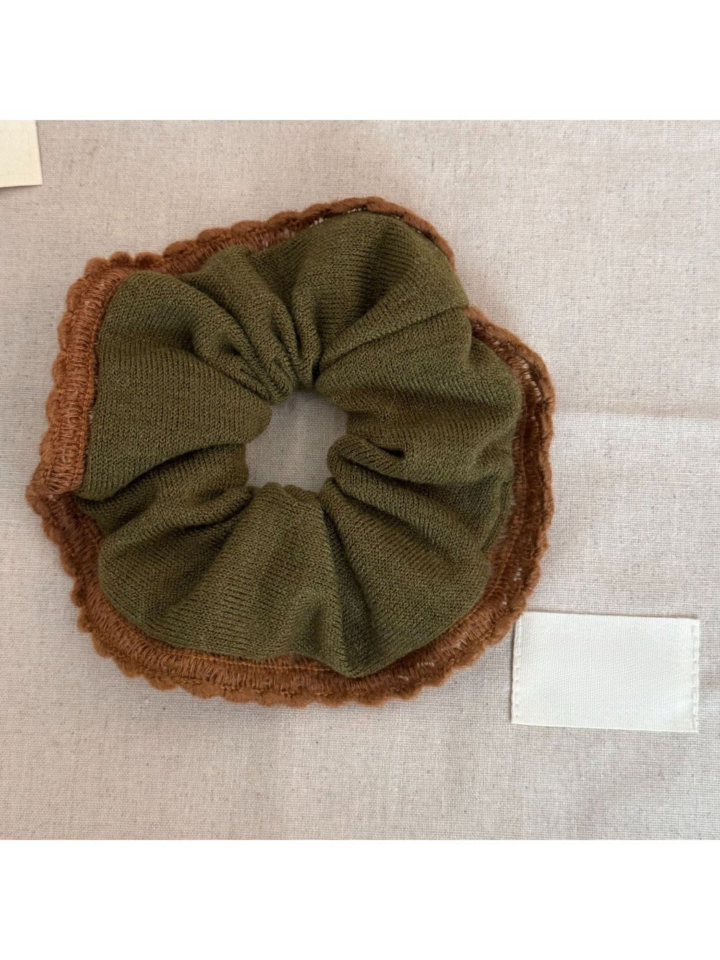 Gifty - Elegant Knit Trim Scrunchie