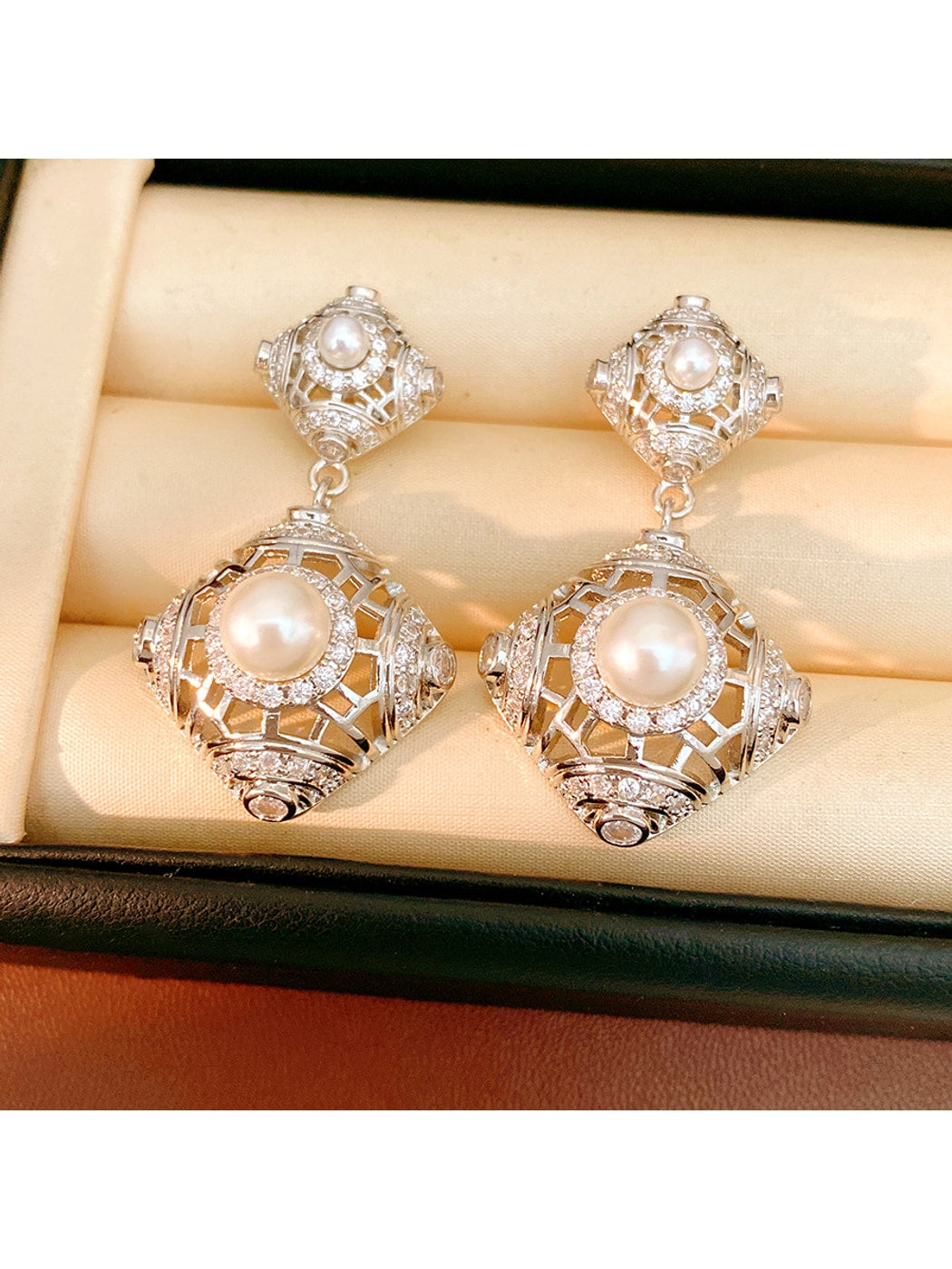 Earedge - Vintage Geometric Elegant Openwork Stud Earrings