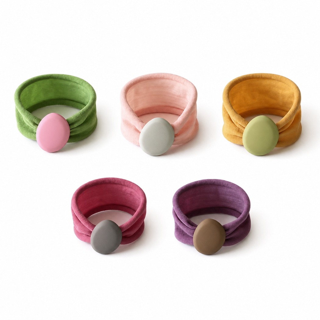 Gifty - Letter Charm Hair Tie