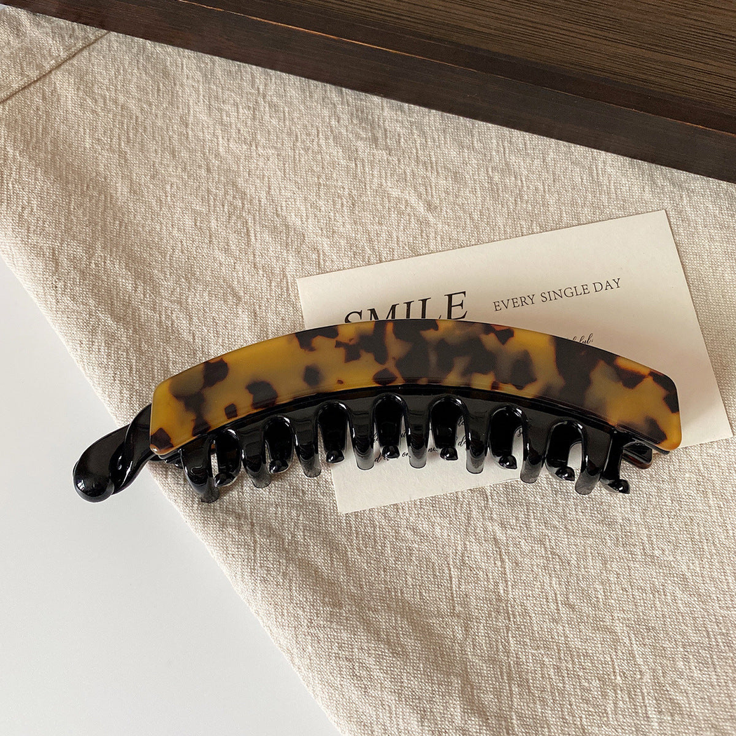 Beau - Curved Marbled Banana Hair Clip