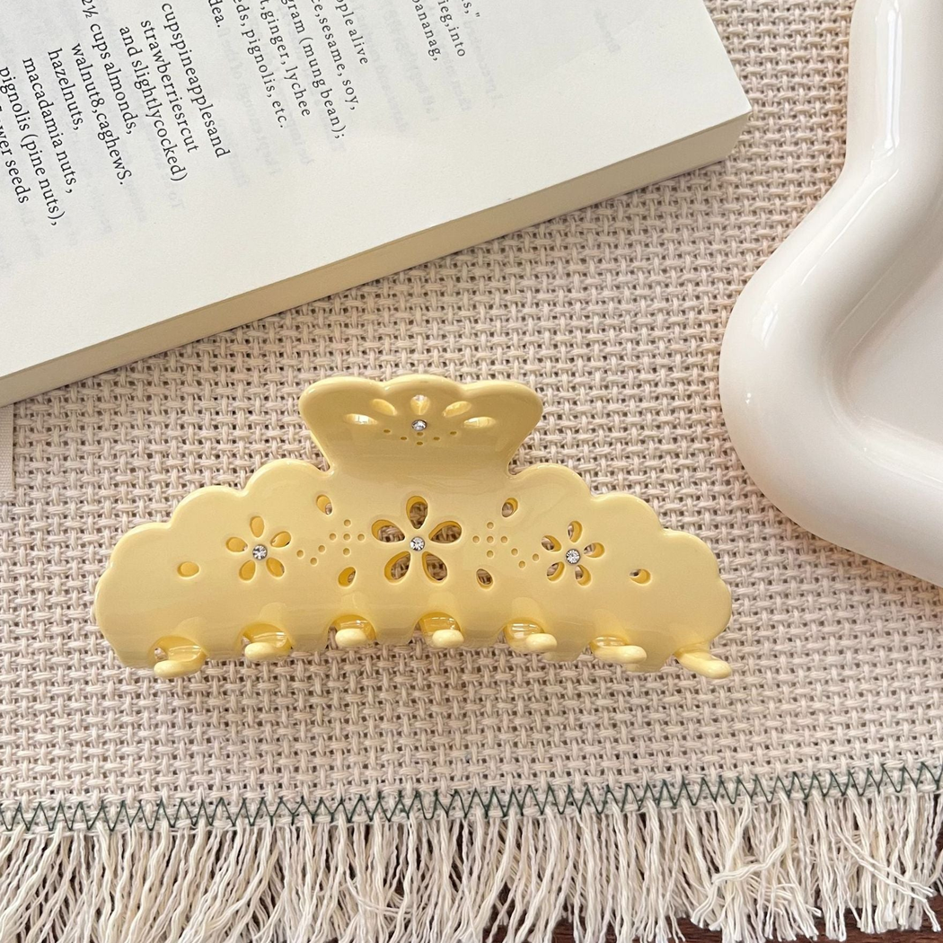 Beau - Floral Cutout Ornamental Hair Claw