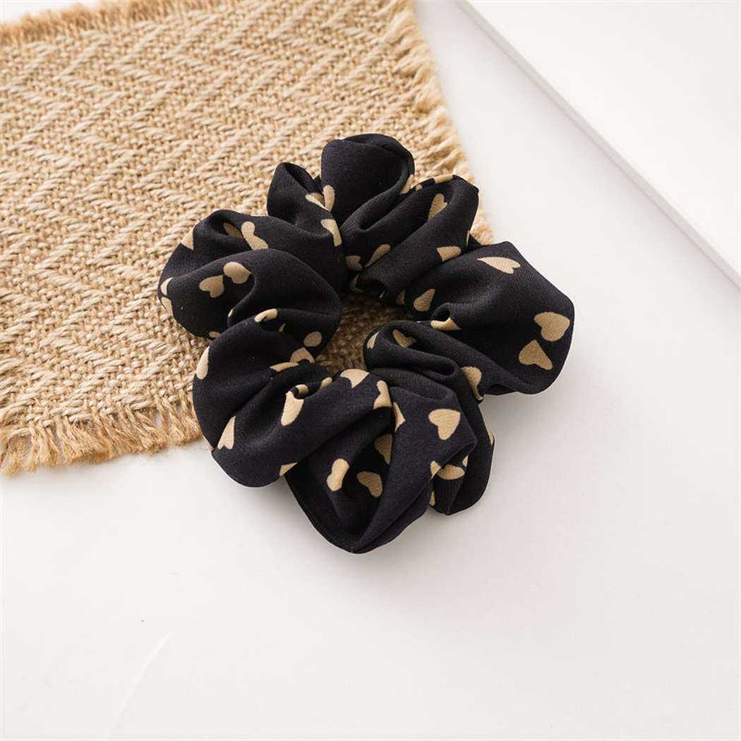 Gifty - Heart Print Everyday-Ruffle Scrunchie