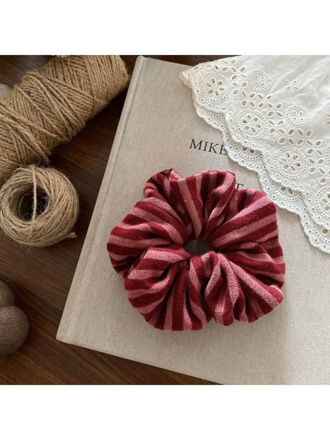 Gifty - Trendy Striped Scrunchie Hair Ties