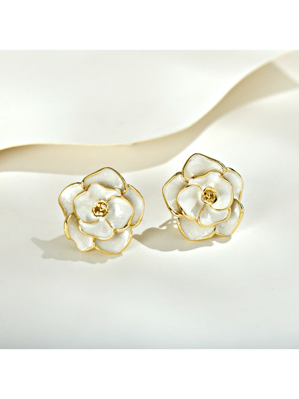 Earedge - Red Flower-Shaped Earrings