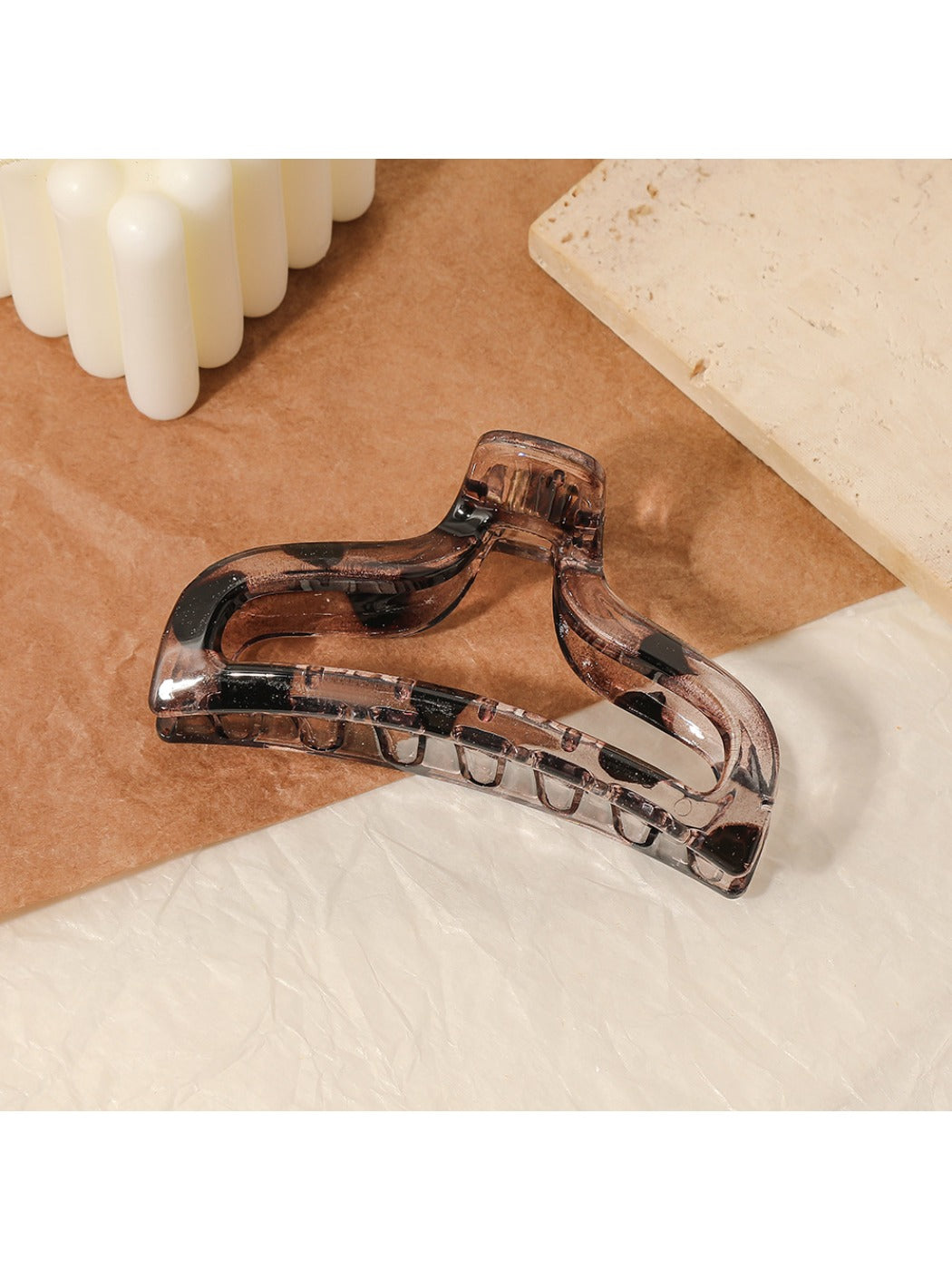 Beau - Elegant Hollow-Out Enamel Claw Clip