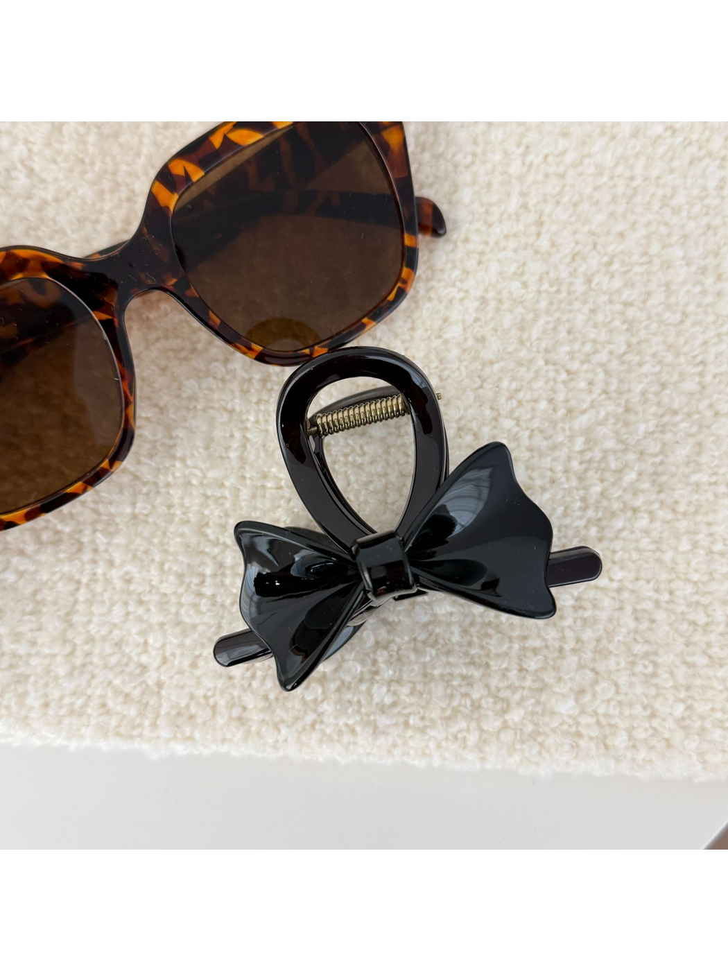 Beau - Glossy Bow Acetate Claw Hair Clip