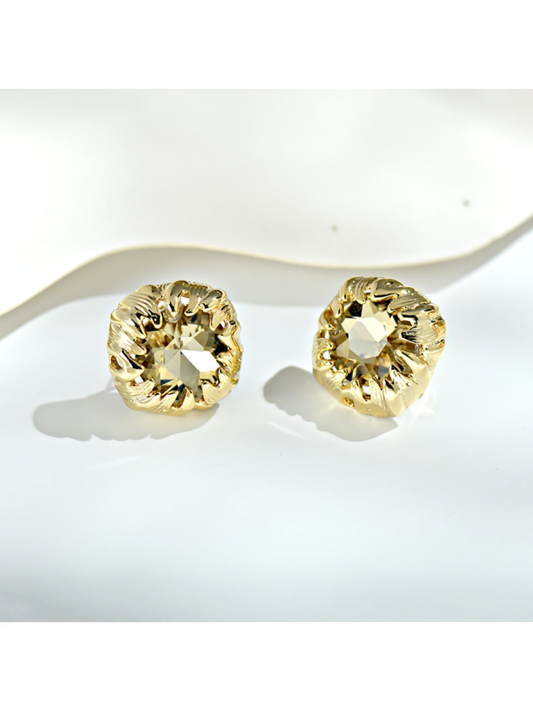 Earedge - Sophisticated Square Fashionable Earrings