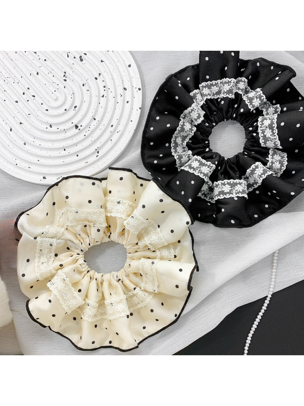 Gifty - Polka Dot Lace Hair Tie