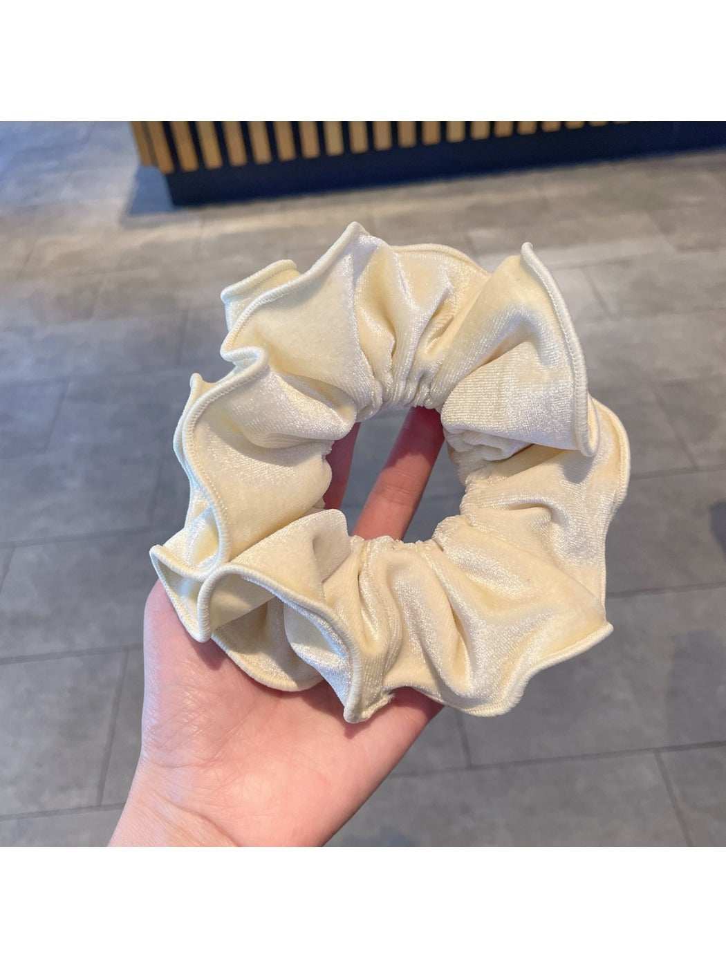 Gifty - Minimalist Solid Color Wave Scrunchies