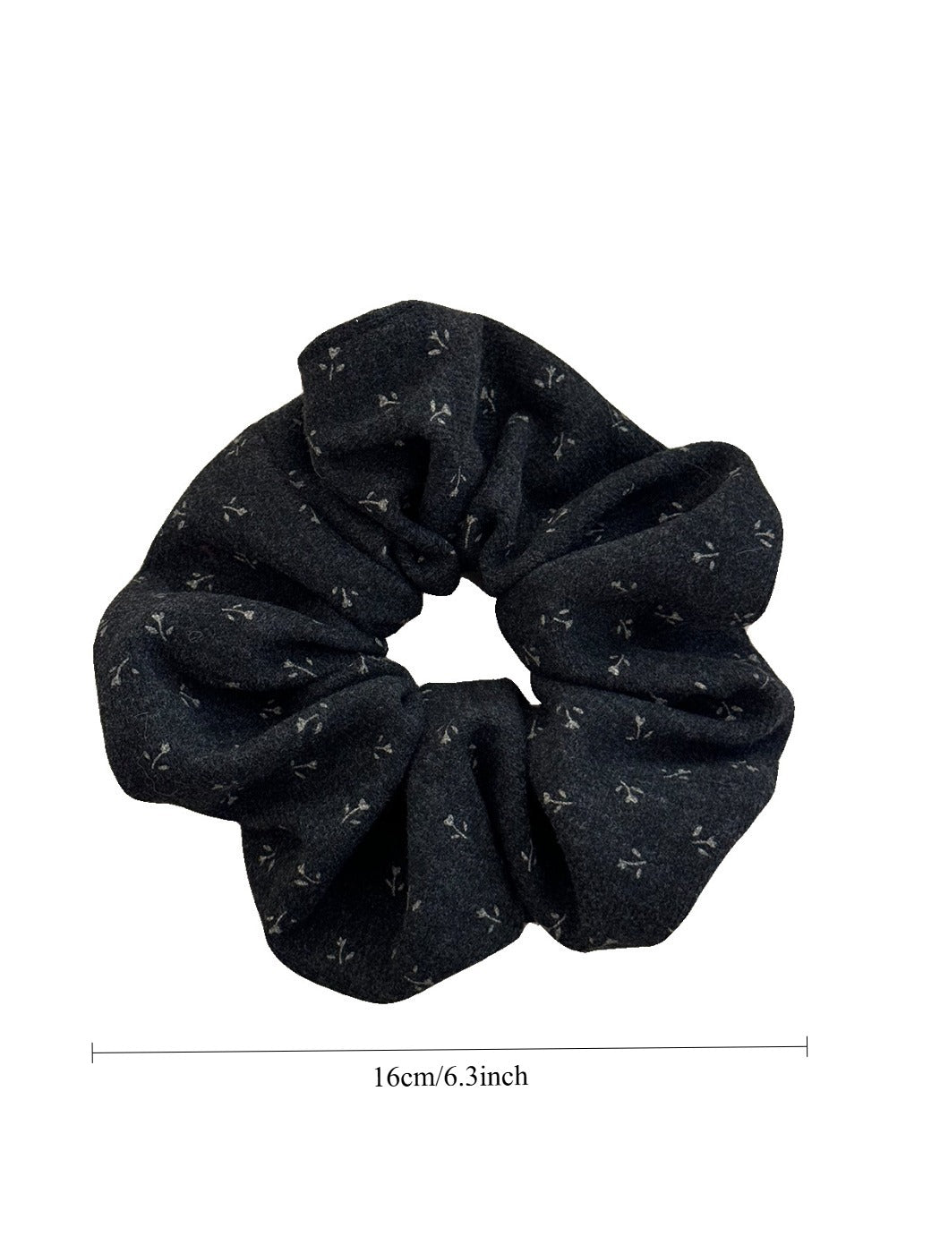 Gifty - Simple Floral Knitted Scrunchie