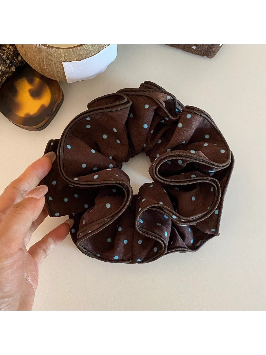Gifty - Polka Dot Retro Scrunchie