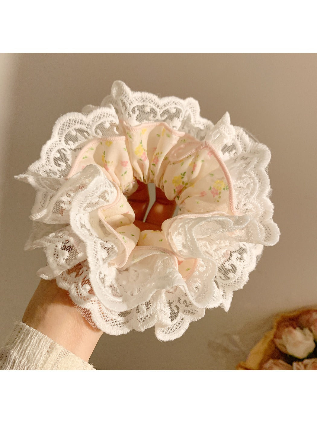 Model wearing Gifty sweet and charming printed scrunchie in casual hairstyle