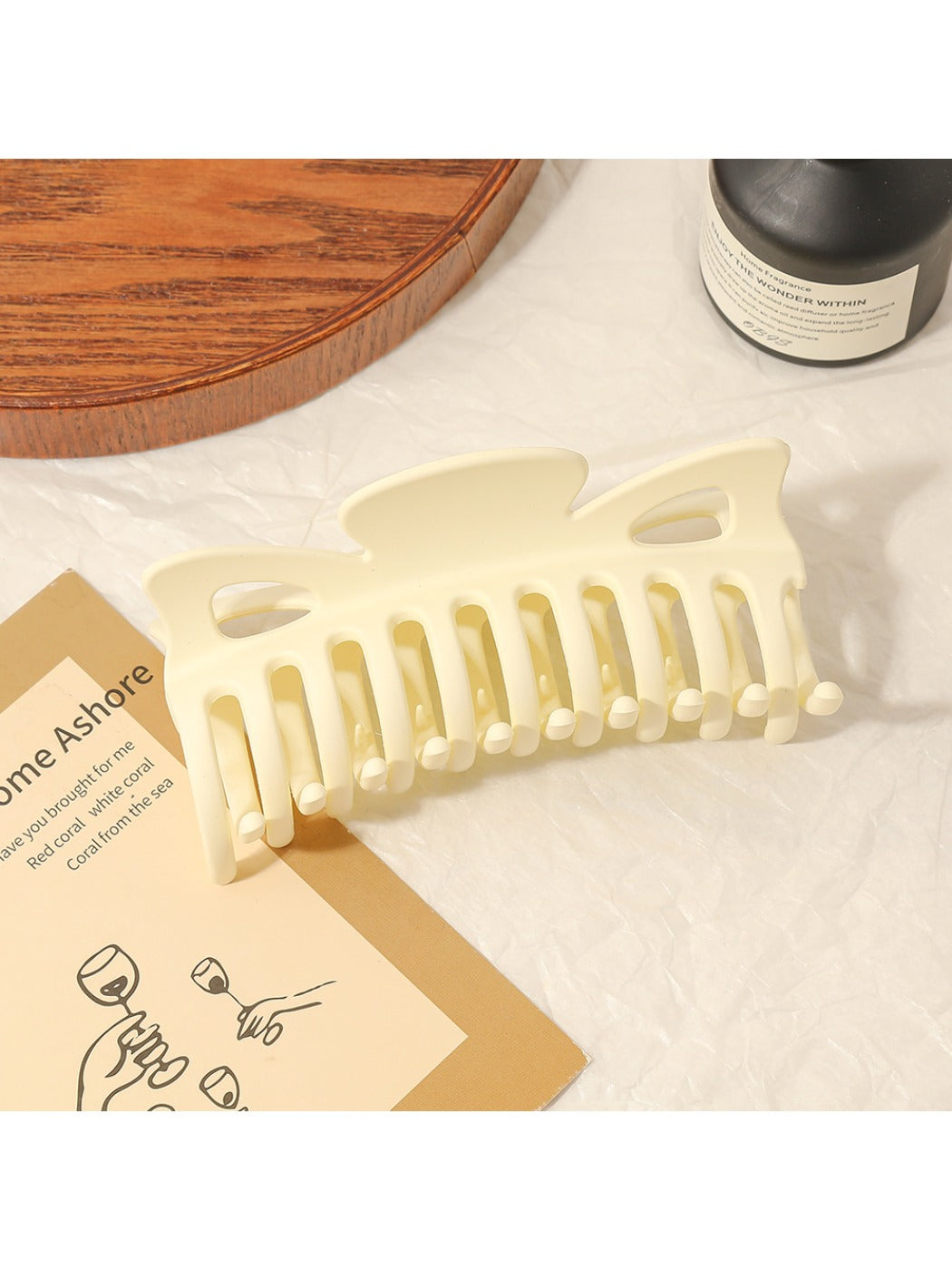 Beau - Classic Matte Bow Claw Clip