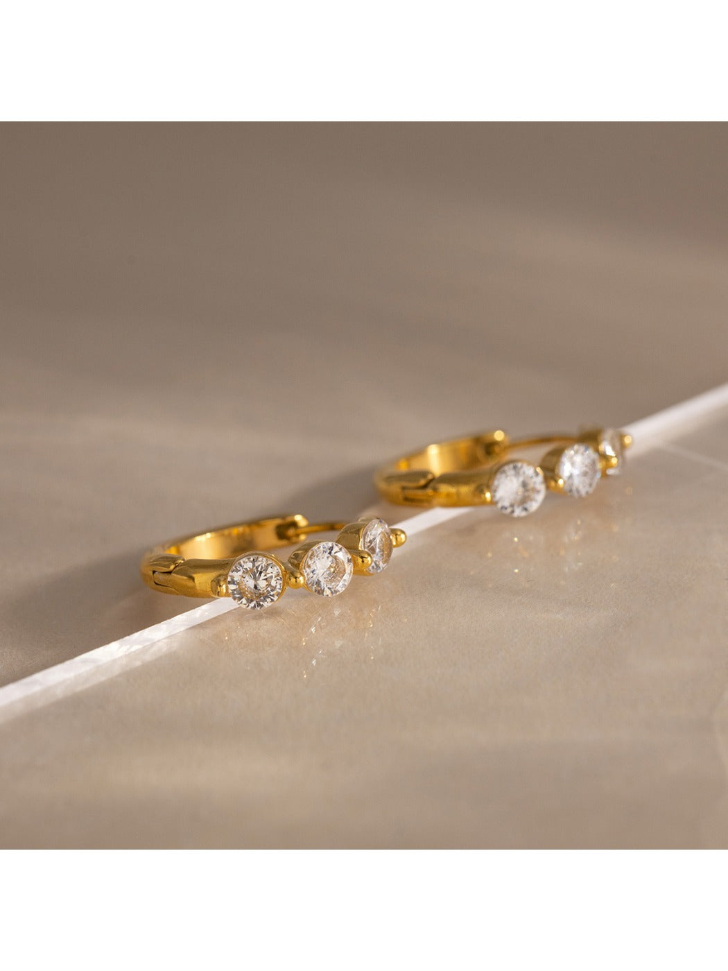 Earedge - Delicate Minimalist Hoop Earrings