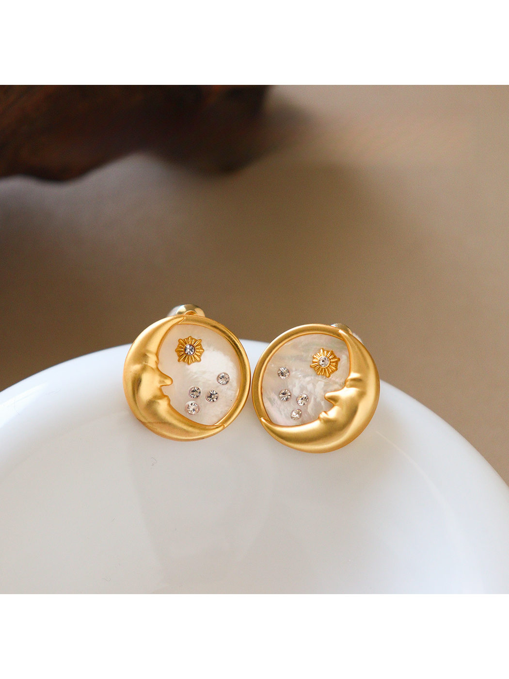 Earedge - Geometric Moon Detail Alloy Earrings