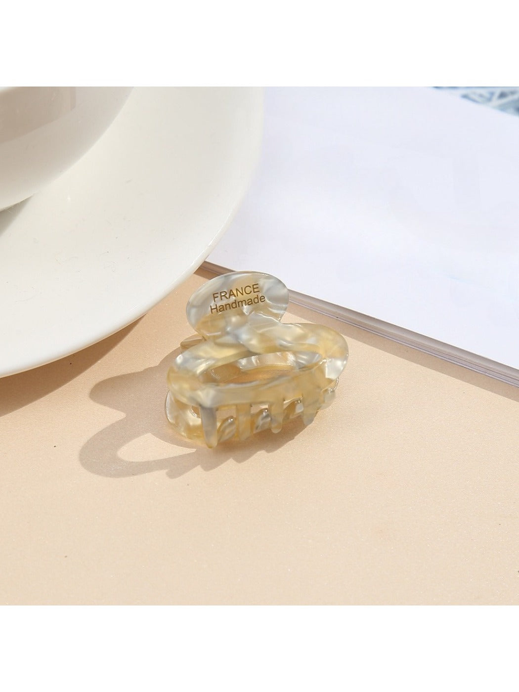 Beau - Cute Oval Acetate Hair Clip