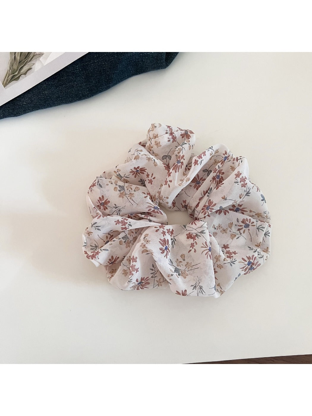 Gifty - Ditsy Floral Spiral-Shaped Hair Tie