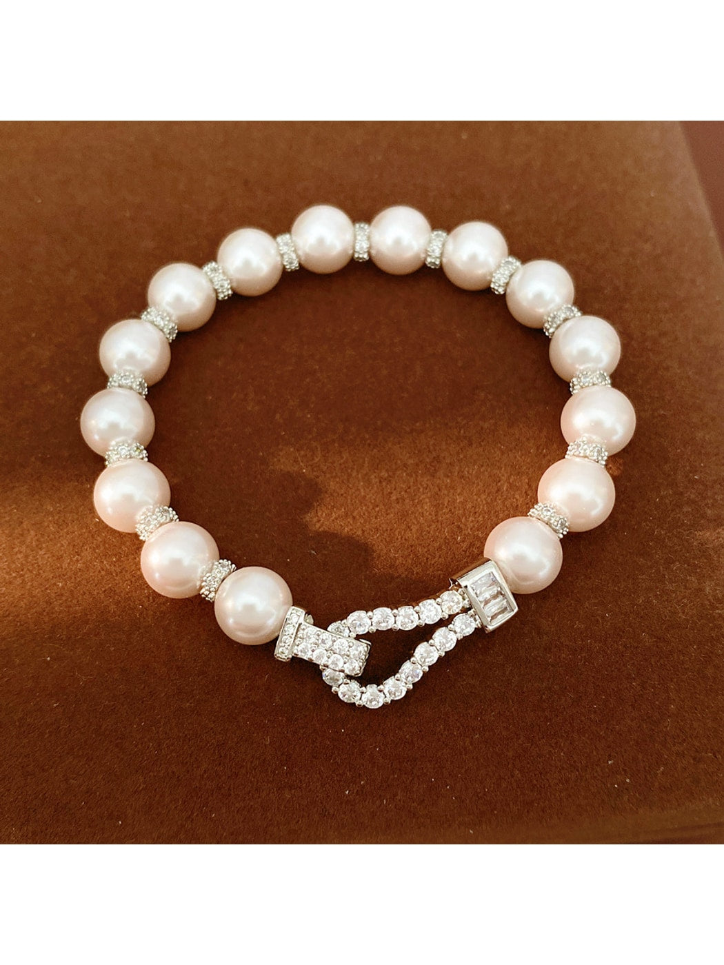 Lovra - Geometric Round Detail Beaded Fashion Bracelet