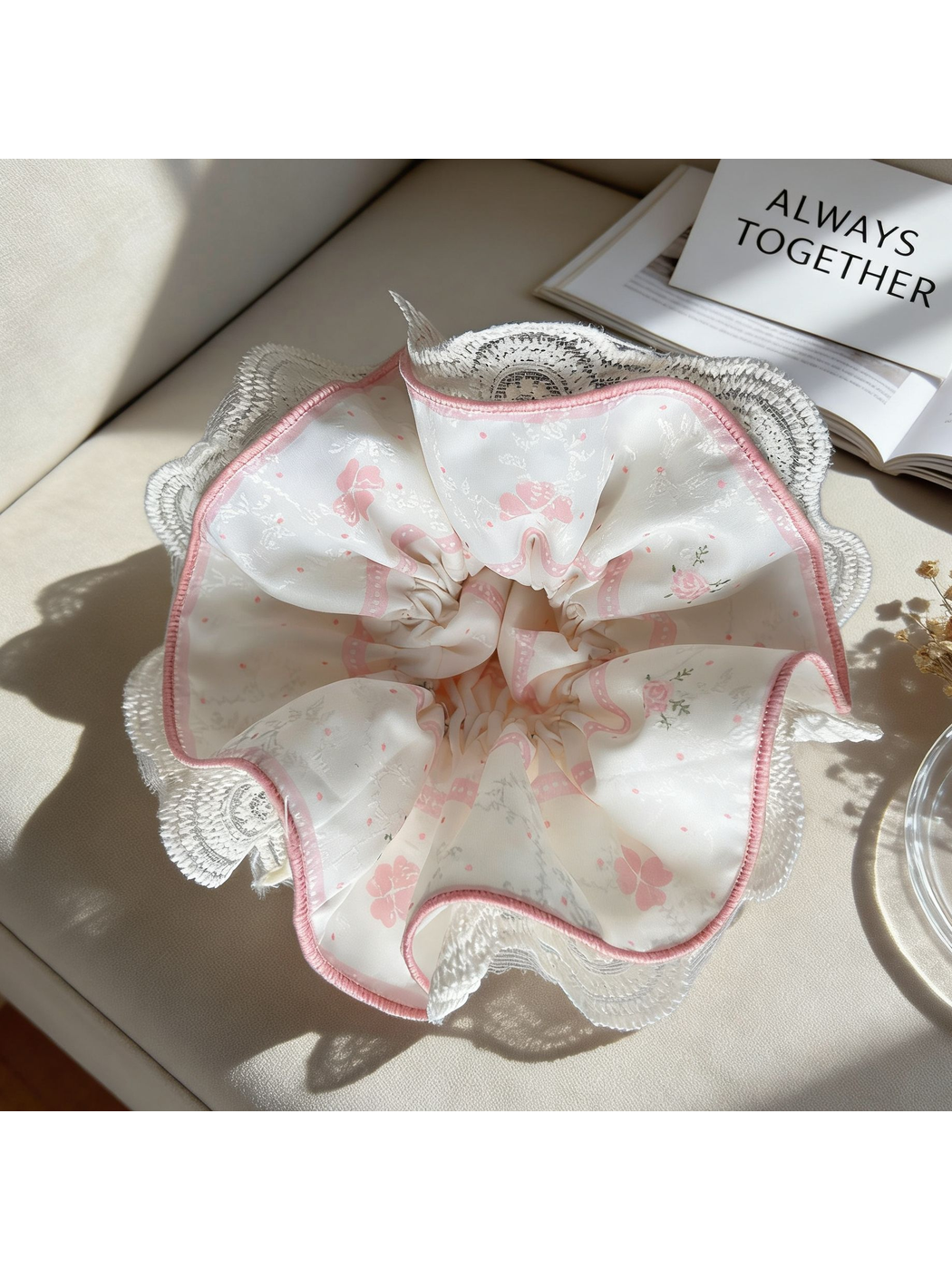 Gifty - Floral Lace Trim Loose Fit Scrunchie