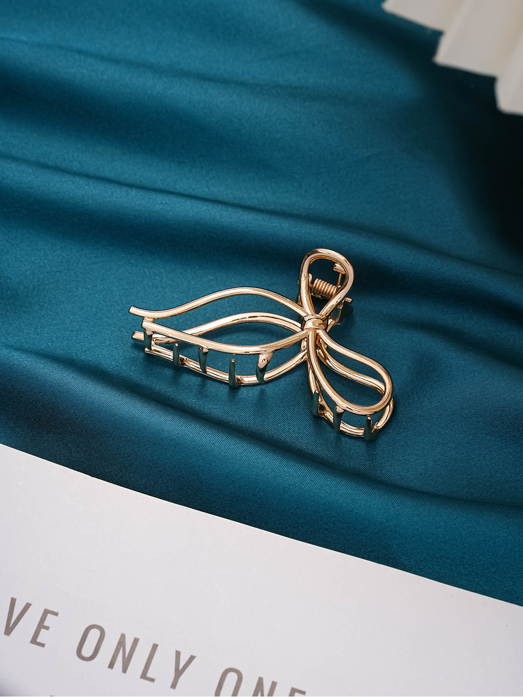 Beau - Bow Detail Geometric Metal Claw Hair Clip