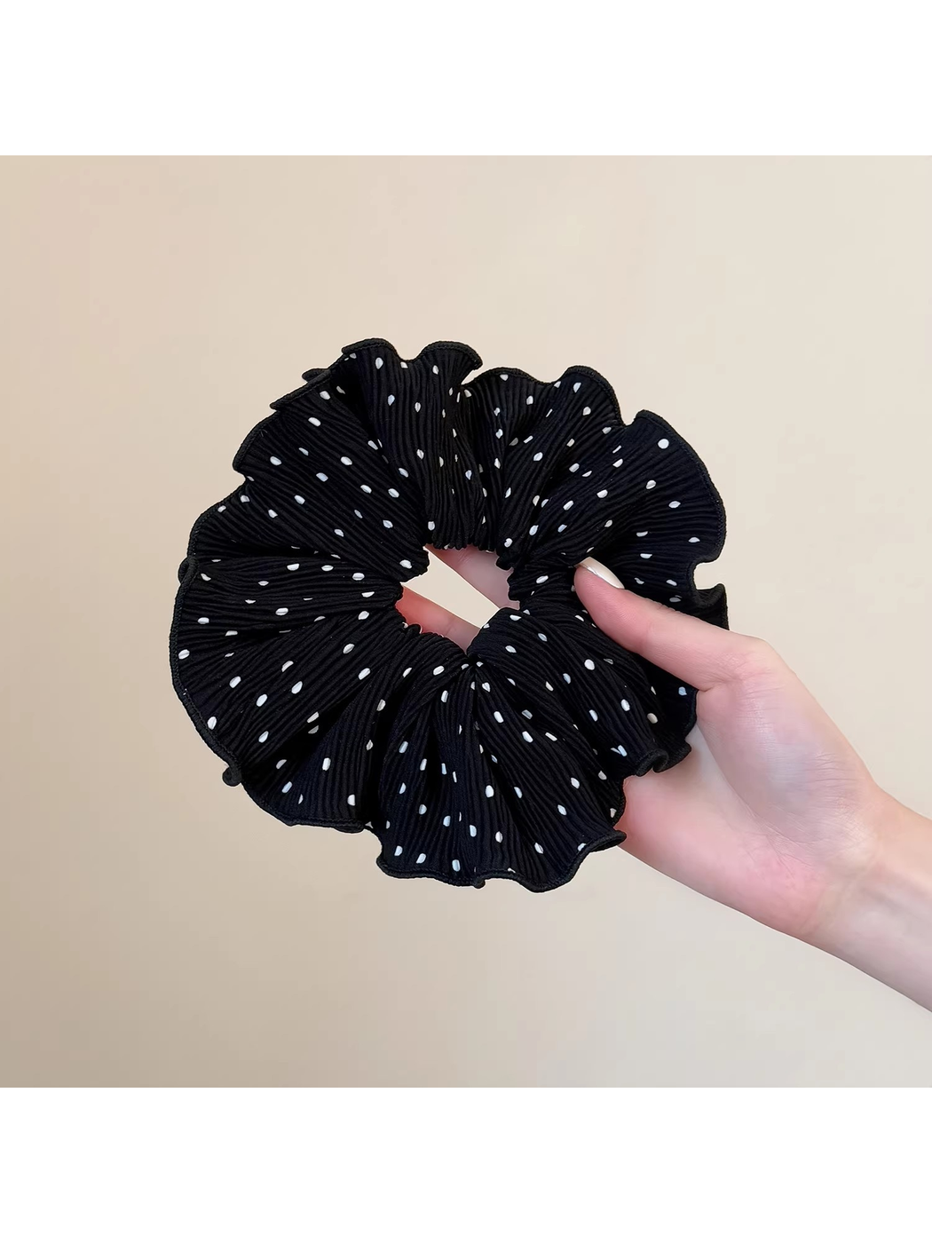 Gifty - Pleated Polka Dot High Stretch Scrunchie