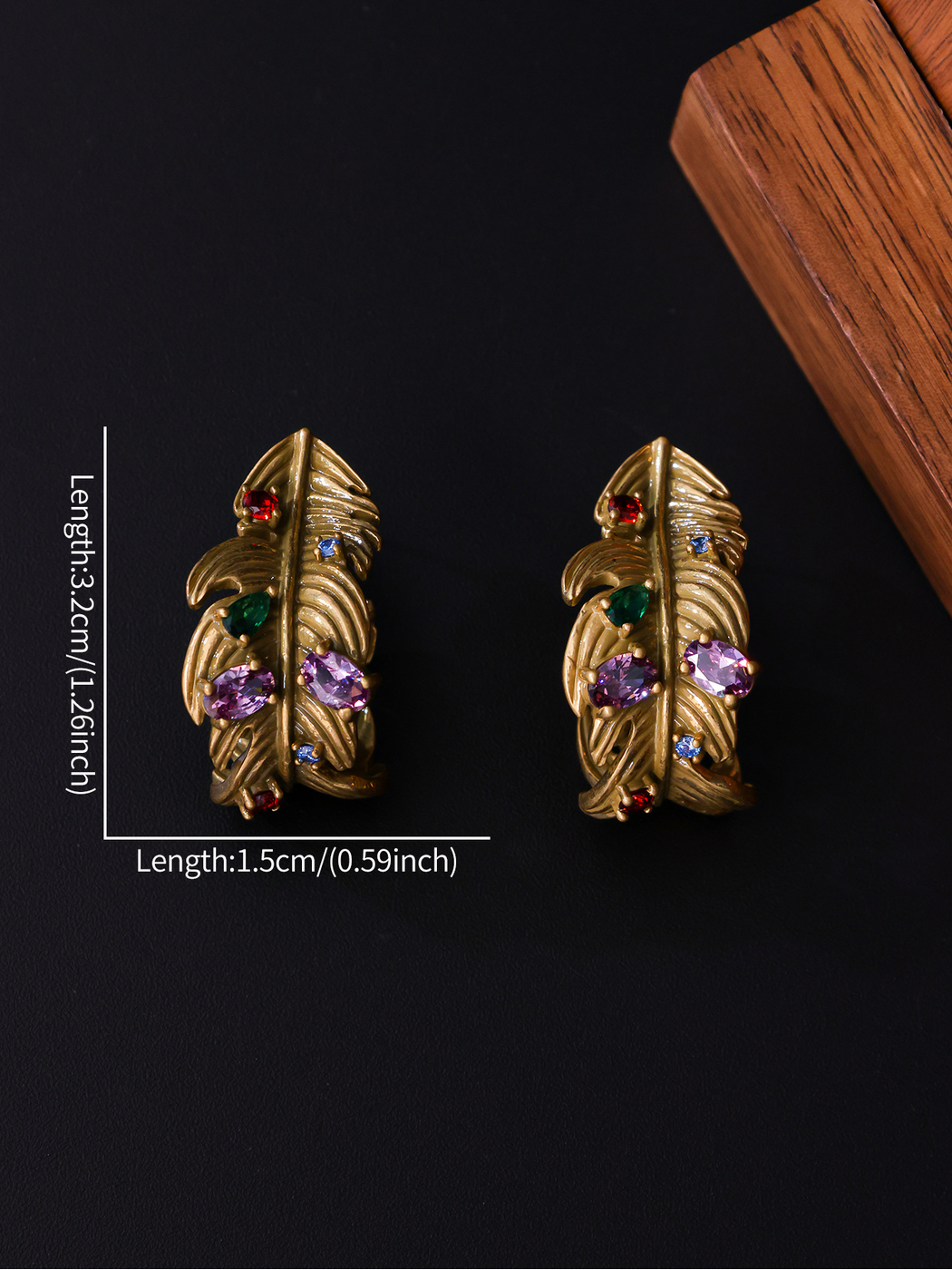 Earedge - Antique Style Leaf Detail Stud Earrings