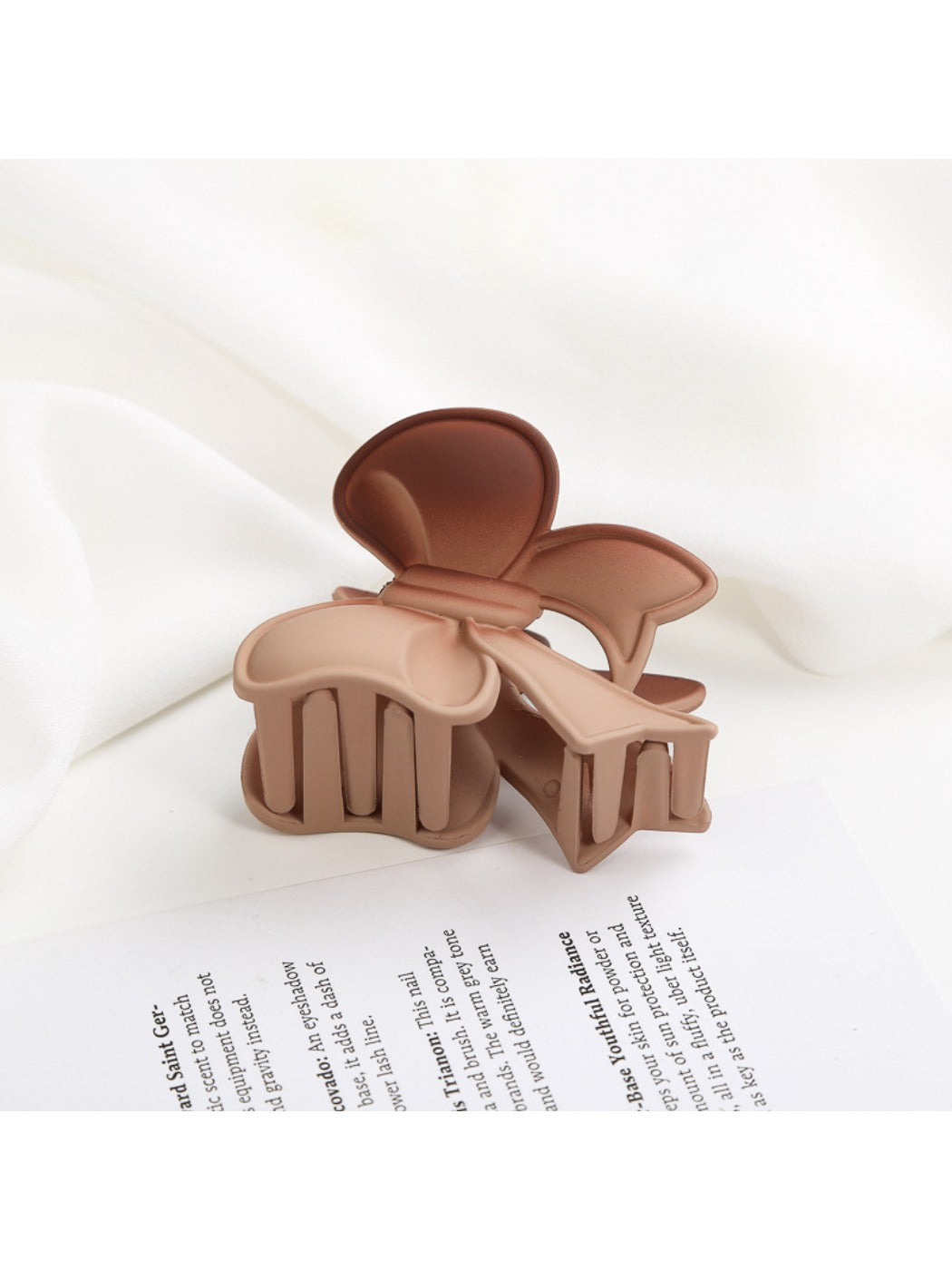 Beau - Plastic Gradient Bow Claw Clip