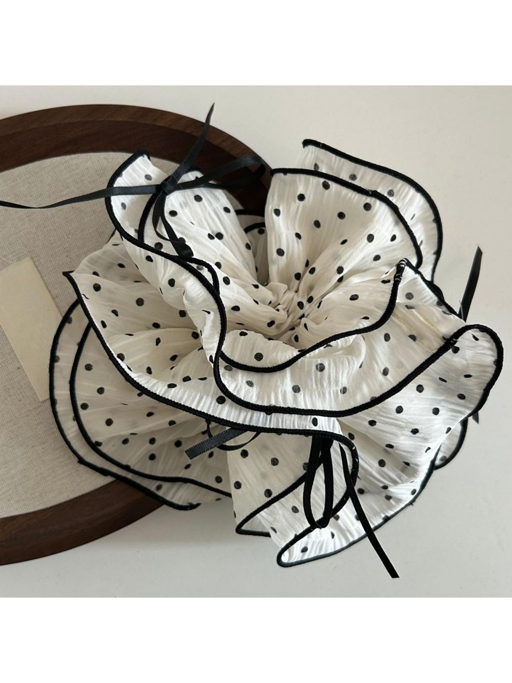 Gifty - Polka Dot Bow Ruffled Ponytail Scrunchie