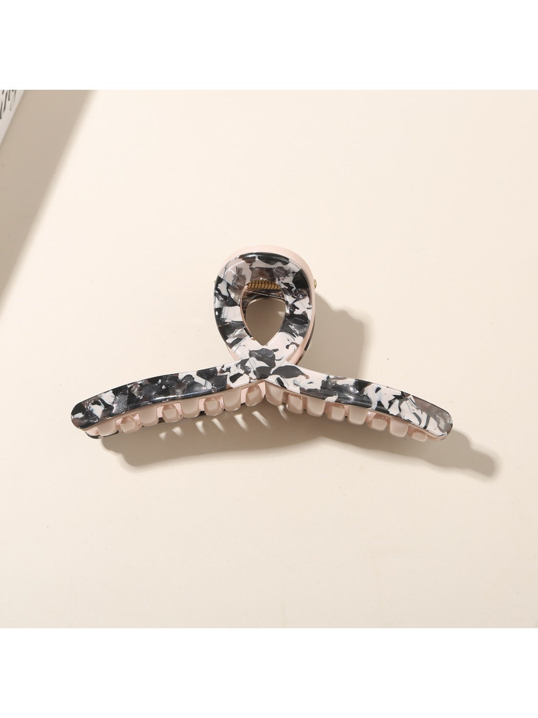 Beau - Vintage Crisscross Claw Clip