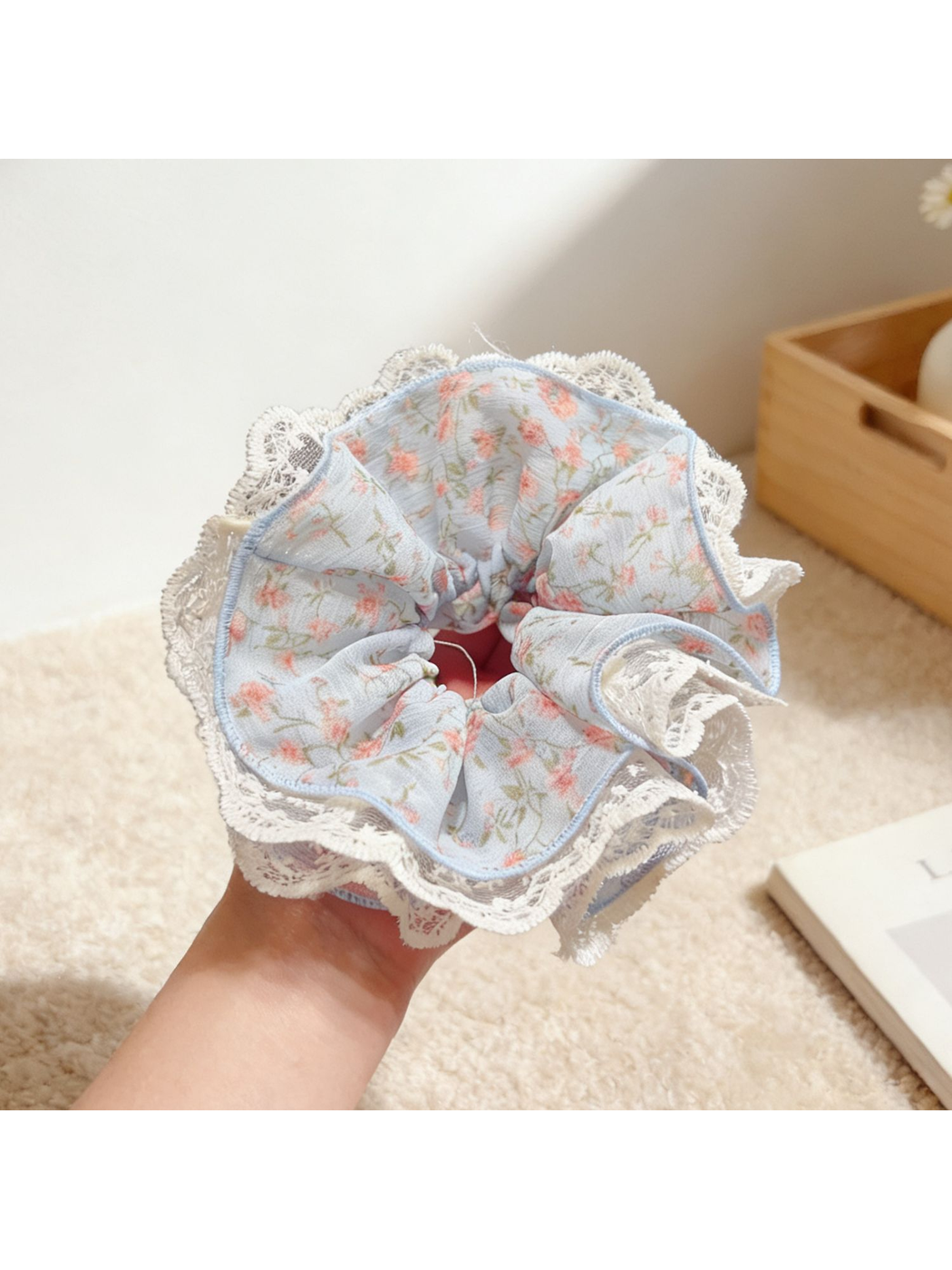Gifty - Sweet Floral Print Lace Trim Scrunchie