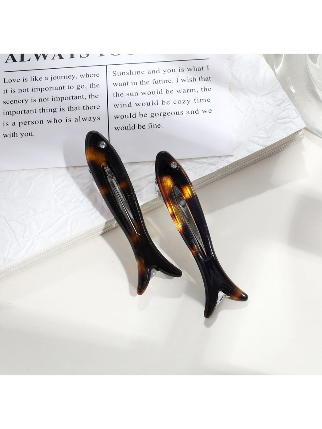 Beau - Acrylic Alloy Fish Shape Bangs Hair Clip