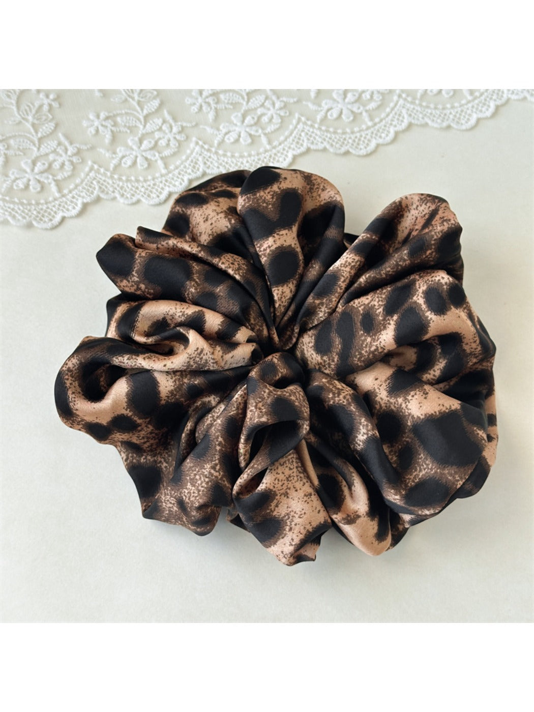 Gifty - Simple Leopard Print Scrunchies