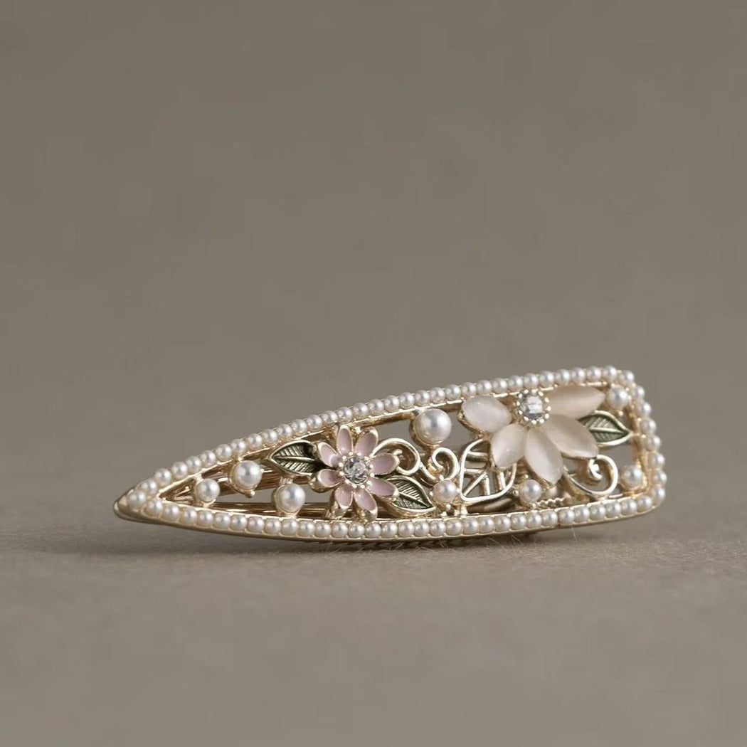 Beau - Floral Openwork Triangle Hair Clip, detail view