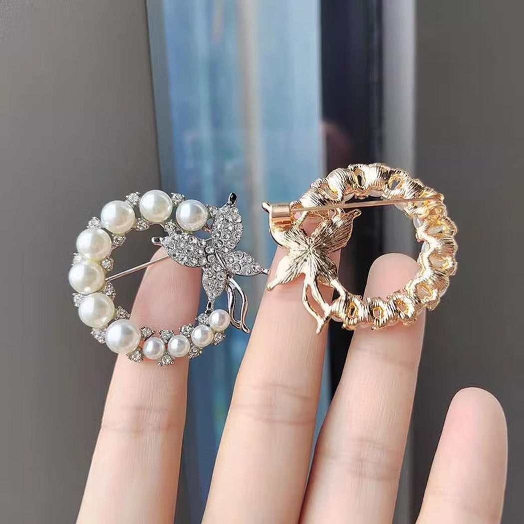 Brovia - Round Butterfly Wreath Brooch