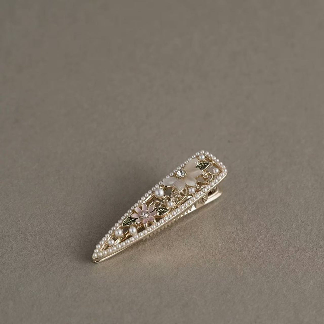 Beau - Floral Openwork Triangle Hair Clip, detail view