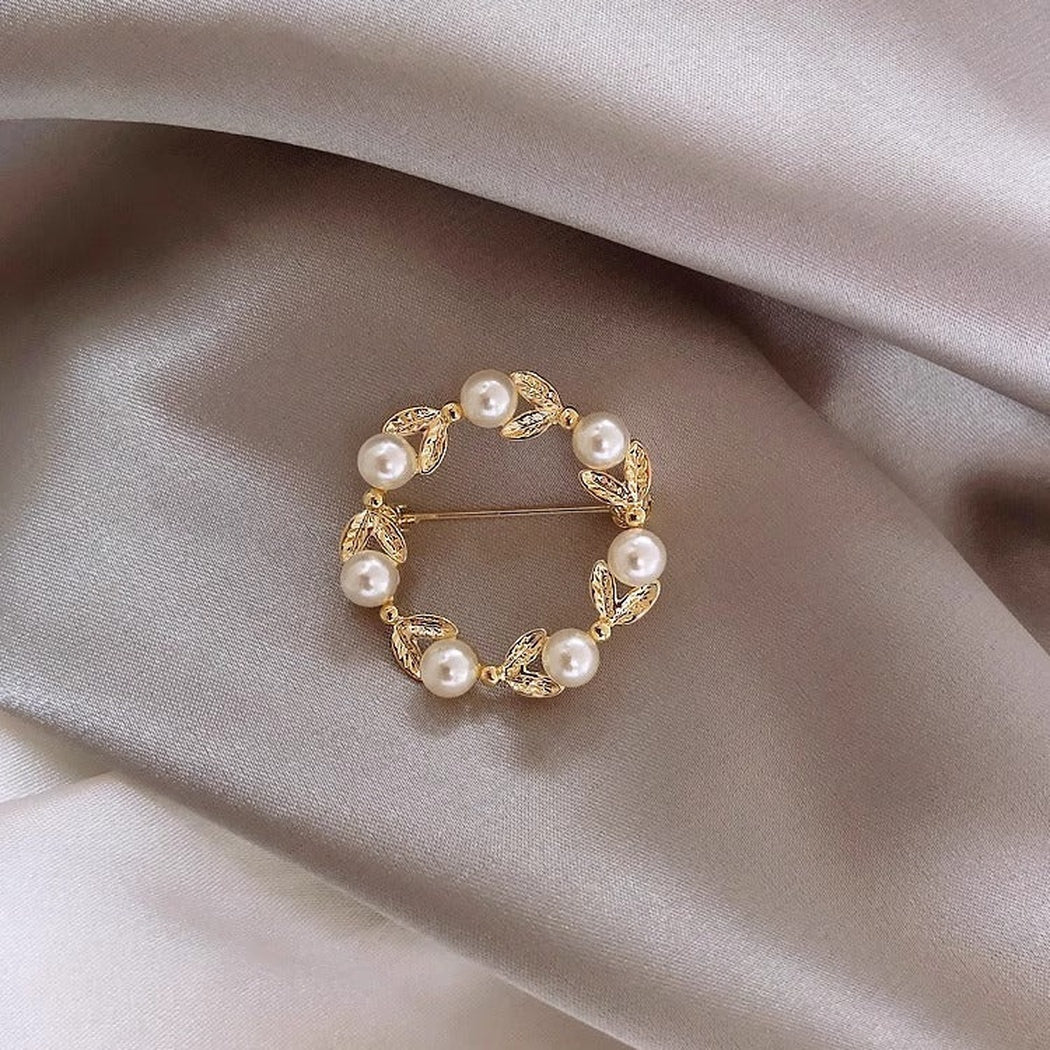 Brovia - Round Leaf Wreath Brooch - view 2