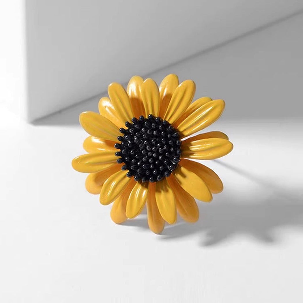 Brovia - Yellow Daisy Brooch - view 2