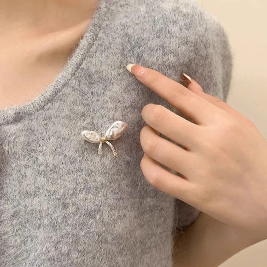 Brovia - White Wing Bow Brooch - view 2