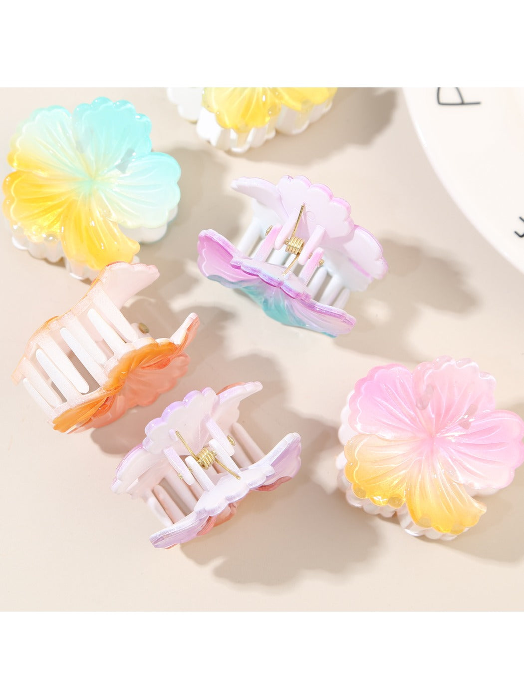 Beau - Ombré Hibiscus Shaped Claw Clip
