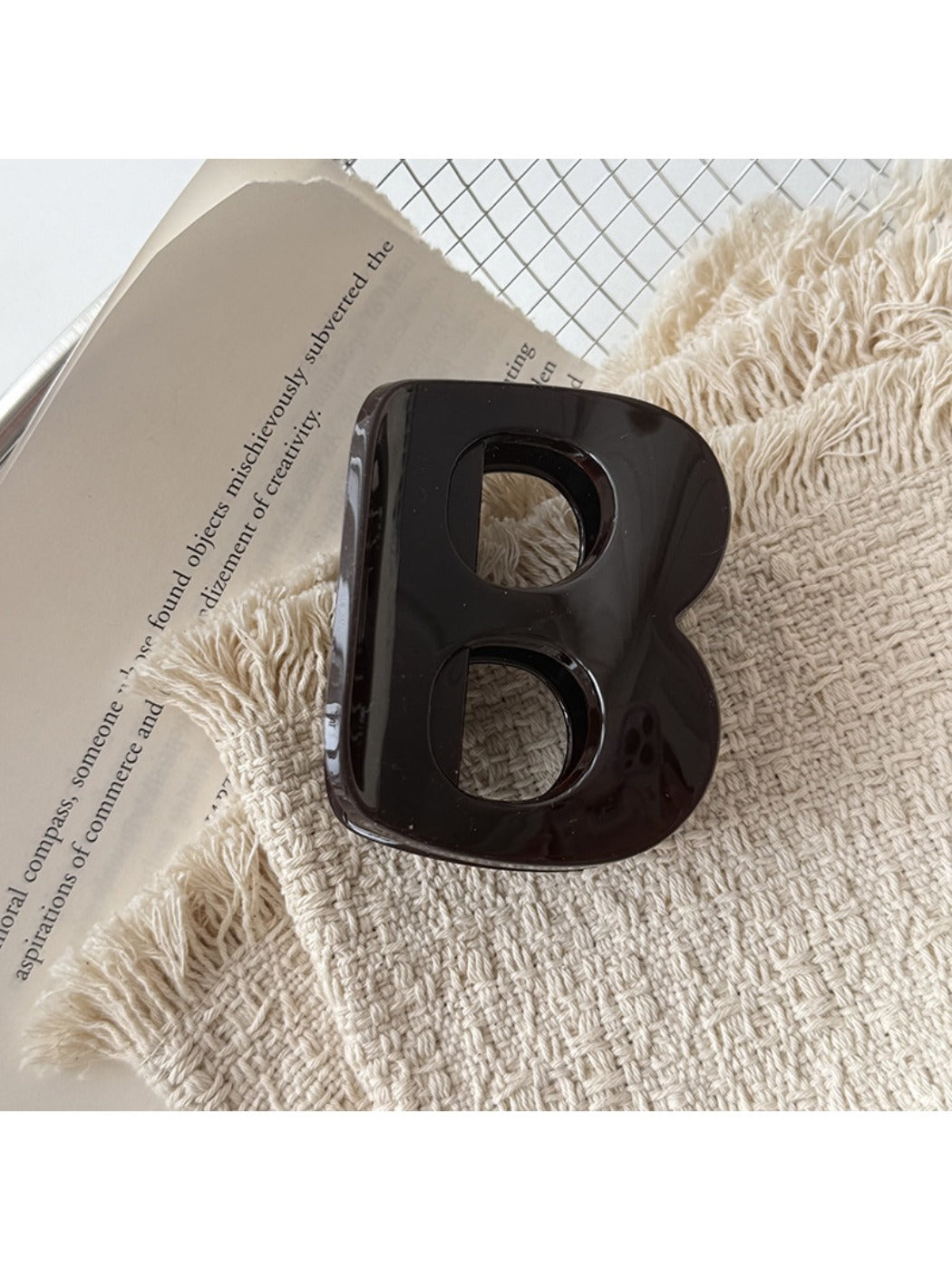 Beau - Minimalist B Shaped Hair Claw Clip