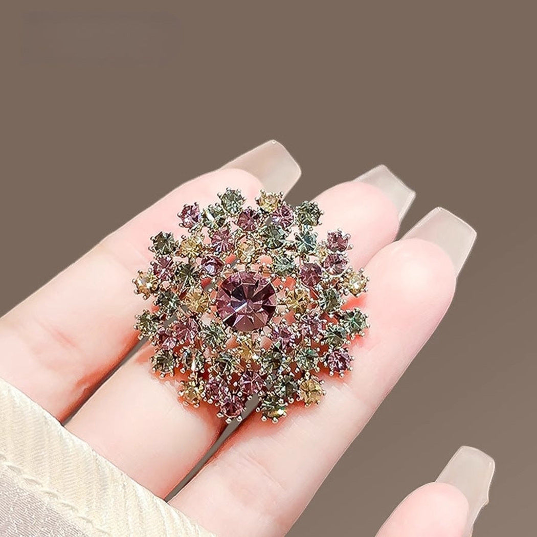Multicolor dandelion brooch, detail view