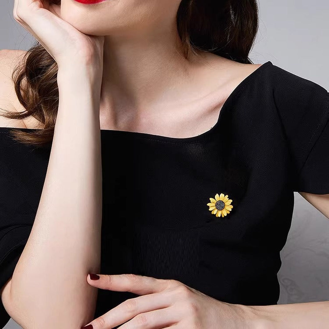 Brovia - Yellow Daisy Brooch - view 4