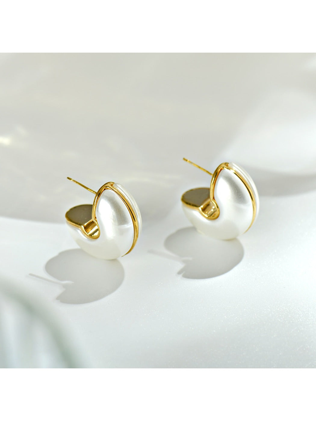 Earedge - Elegant Letter C Silhouette Earrings