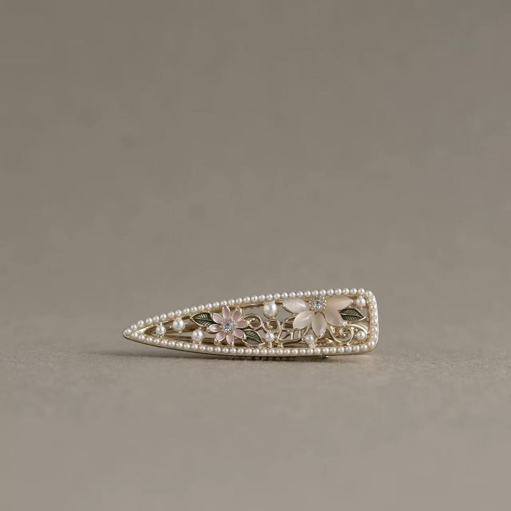 Beau - Floral Openwork Triangle Hair Clip, variant view