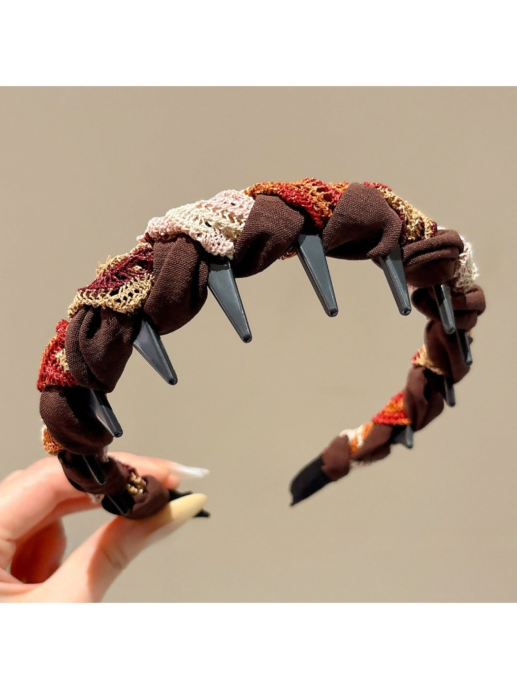 Model wearing Gifty fabric wave shape headband with casual outfit