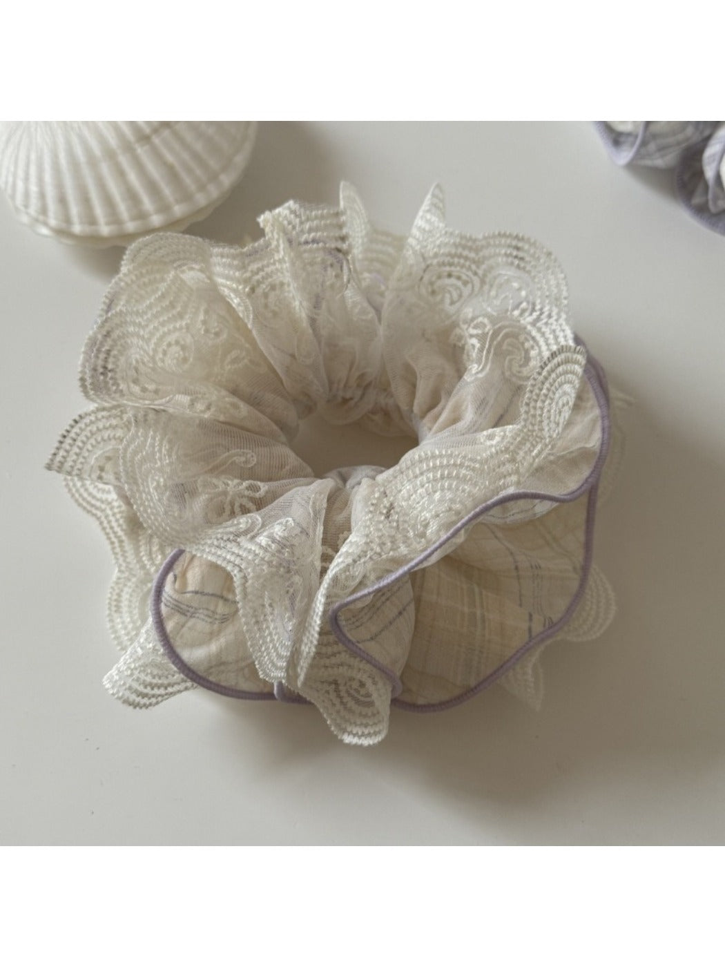 Gifty - Sweet Plaid Lace Scrunchie